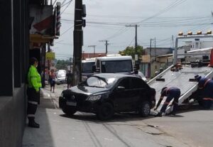 Leia mais sobre o artigo <strong>Prefeitura remove veículos por estacionamento irregular nas zonas Norte e Centro-Sul de Manaus</strong>