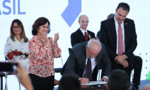 Leia mais sobre o artigo Mais Médicos dará incentivo de até R$ 120 mil para áreas vulneráveis