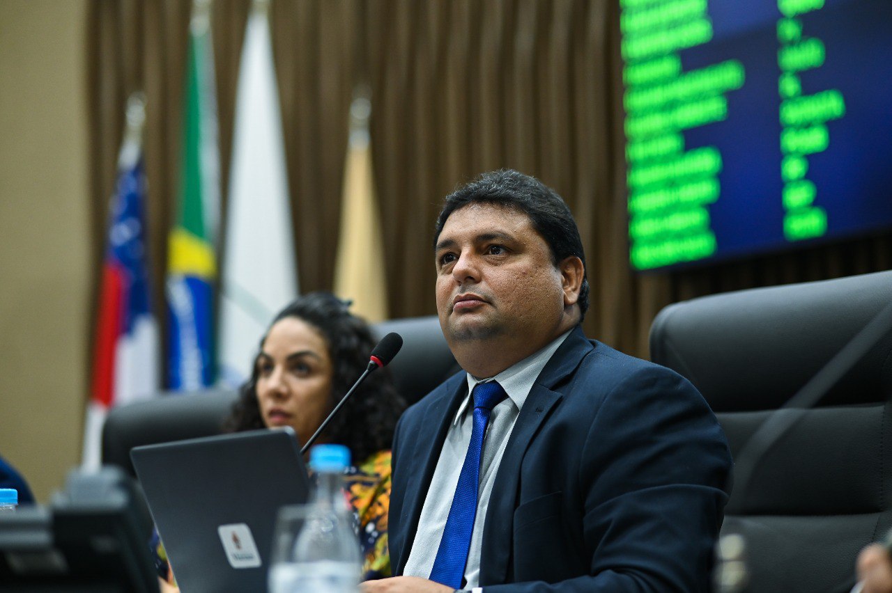 No momento, você está visualizando PL de Caio André, que proíbe instalação de medidores aéreos, recebe apoio da população e de todos os vereadores