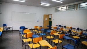 Leia mais sobre o artigo Aulas são retomadas em escola que serviu de abrigo após tragédia com 8 mortes em Manaus