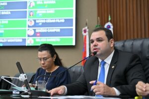 Leia mais sobre o artigo Leis de Roberto Cidade fortalecem proteção e garantia de direitos ao consumidor