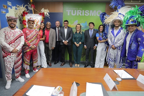 No momento, você está visualizando Wilson Lima se reúne com ministra do Turismo e apresenta dirigentes dos bumbás Caprichoso e Garantido