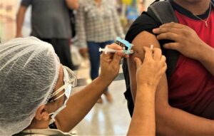 Leia mais sobre o artigo Vacina bivalente: Amazonas amplia público-alvo da dose de reforço contra a Covid-19
