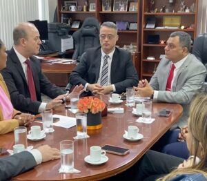 Leia mais sobre o artigo SSP-AM participa de reunião com MPAM para fortalecer ações em escolas de Manaus