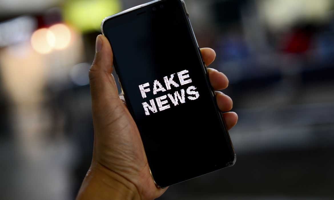 No momento, você está visualizando Câmara pode votar urgência do PL das fake news nesta semana