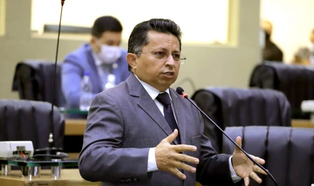 No momento, você está visualizando Sinésio Campos é o deputado que mais utilizou o “cotão” da Assembleia do Amazonas
