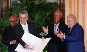 Leia mais sobre o artigo Chico Buarque recebe Prêmio Camões após quatro anos