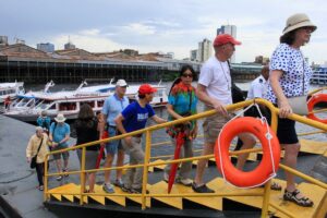Leia mais sobre o artigo Mais de 13 mil turistas estrangeiros passaram por Manaus a bordo de luxuosos navios cruzeiros