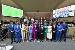 Leia mais sobre o artigo Roberto Cidade é reeleito presidente da Aleam por unanimidade e vai conduzir o Poder Legislativo no biênio 2025/2026