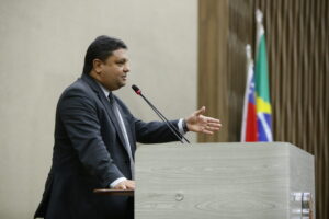 Leia mais sobre o artigo Caio André cobra melhorias para área afetada por alagamentos e risco de desbarrancamento, no Riacho Doce