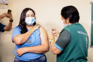 Leia mais sobre o artigo Prefeitura convoca população para acessar salas de vacinação neste sábado (29)