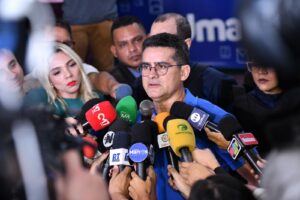 Leia mais sobre o artigo Pesquisa aponta David Almeida na liderança rumo à reeleição e gestão com aprovação acima dos 70%