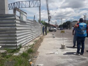 Leia mais sobre o artigo Durante fiscalização, fiscais da prefeitura ficam trancados por funcionário de obra irregular
