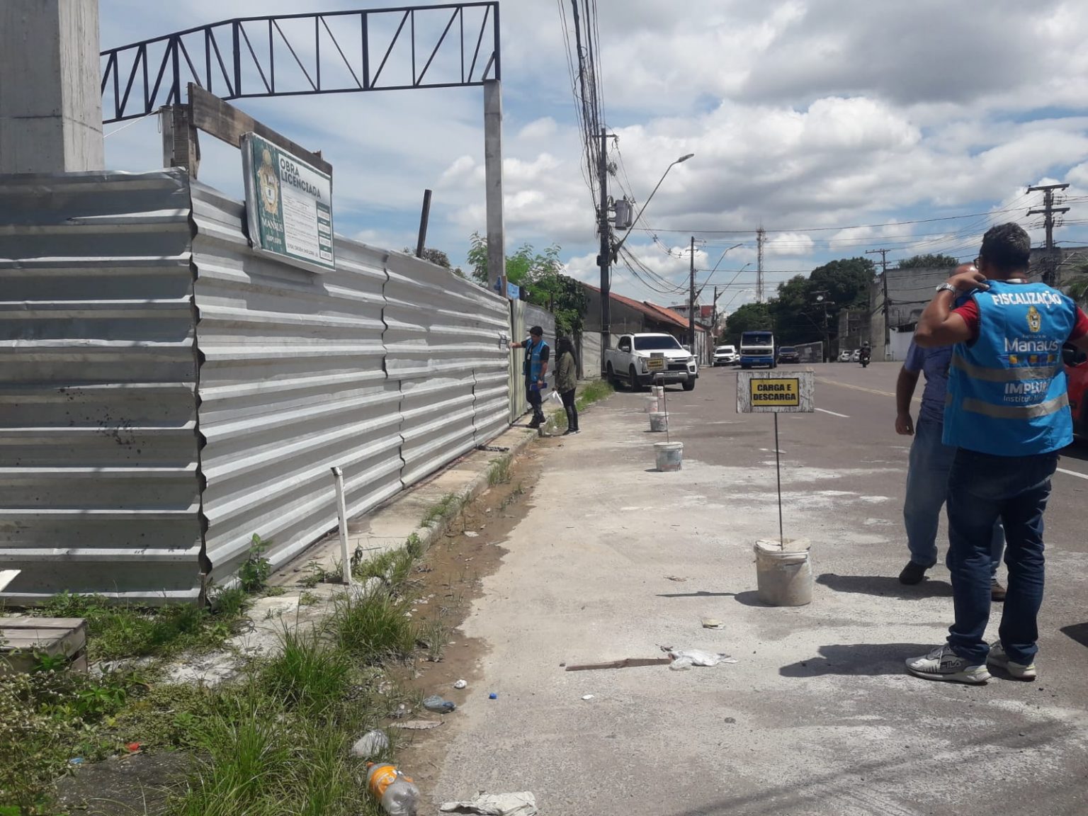 No momento, você está visualizando Durante fiscalização, fiscais da prefeitura ficam trancados por funcionário de obra irregular