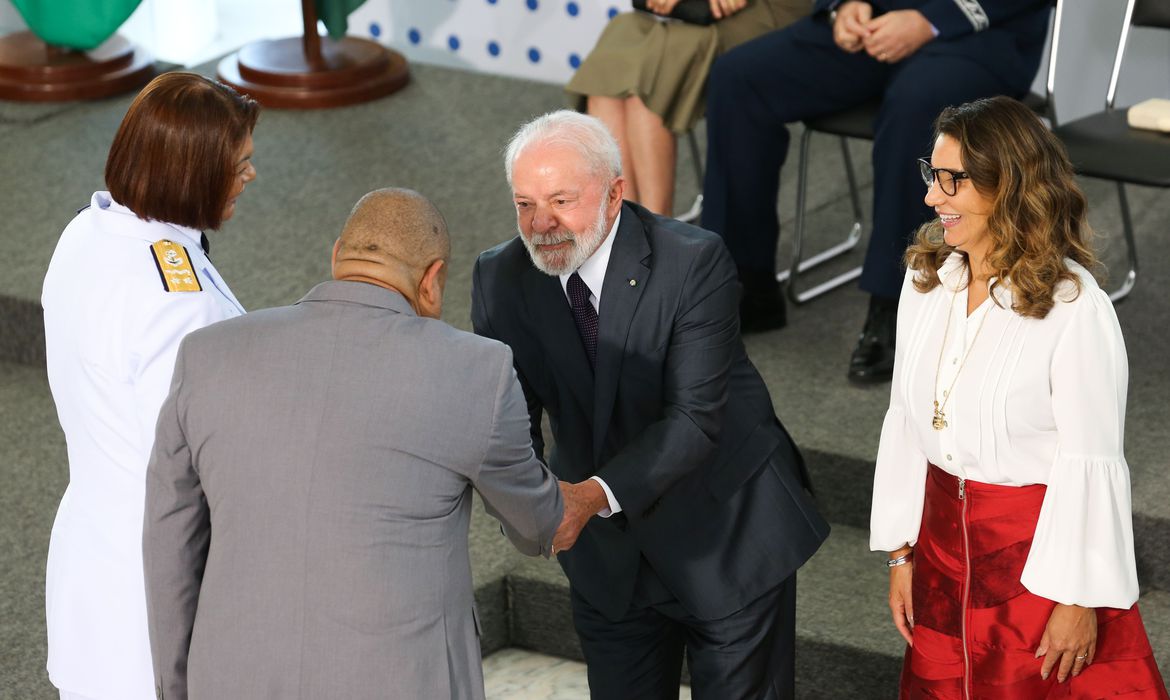 No momento, você está visualizando Marinha promove primeira mulher negra a oficial-general