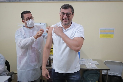 No momento, você está visualizando Governador do Amazonas se vacina e reforça convite para população se imunizar