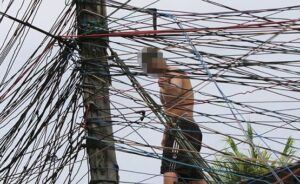 Leia mais sobre o artigo Jornal Nacional revela que furto de energia no Amazonas supera o faturamento das ligações regulares