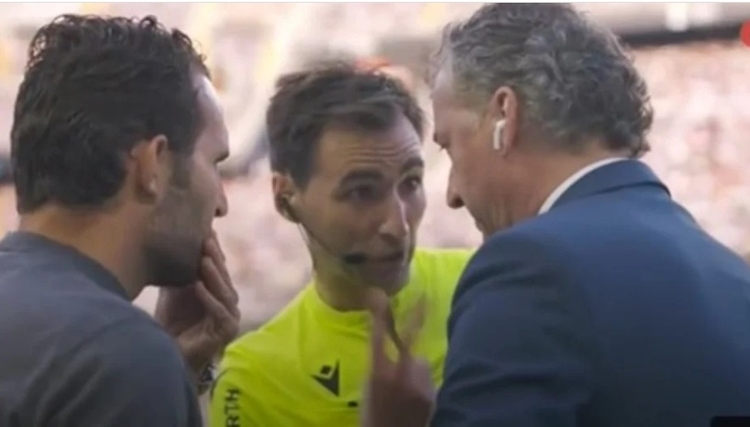No momento, você está visualizando Áudios revelam reação de técnico do Valencia sobre ataques a Vini Jr: ‘fod*-se racismo’