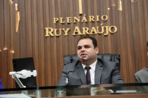 Leia mais sobre o artigo Roberto Cidade propõe PL que obriga condutor embriagado a arcar com despesas de patrimônio público em caso de acidente