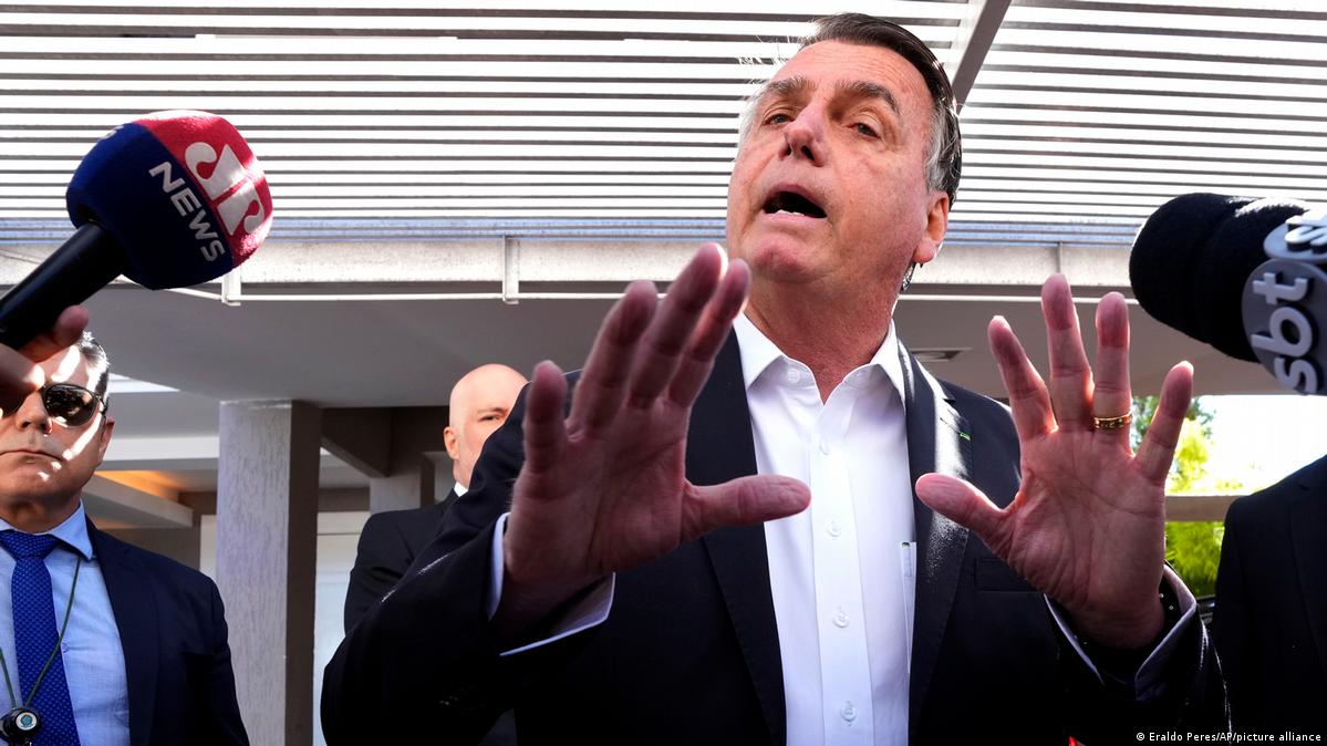 No momento, você está visualizando Ex-presidente Jair Bolsonaro é alvo de operação da PF