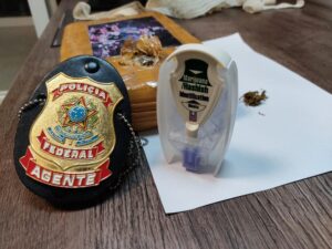 Leia mais sobre o artigo PF prende mulher que embarcou de Manaus para São Paulo com 20kg de maconha
