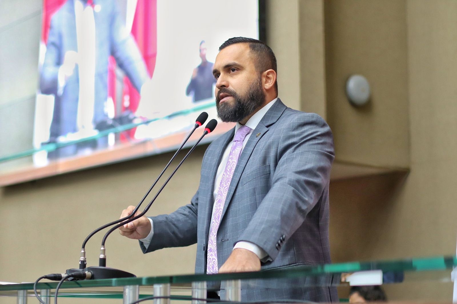 No momento, você está visualizando Deputado propõe Título de Cidadão do Amazonas e a Medalha Ruy Araújo ao governador de São Paulo, Tarcísio de Freitas
