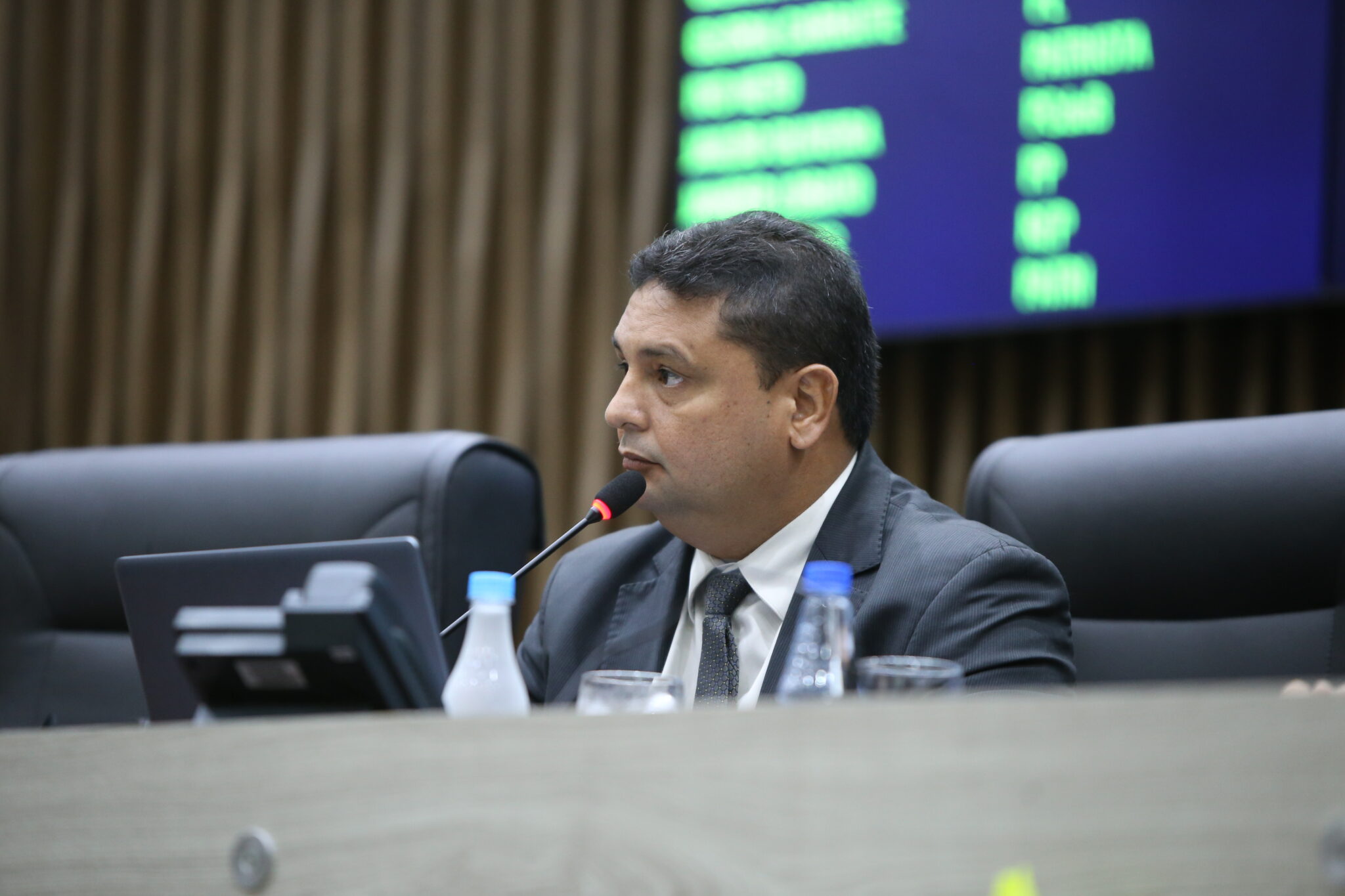 No momento, você está visualizando PL que torna mais rígida Lei sobre abate de tucunarés em locais de preservação é aprovado por unanimidade