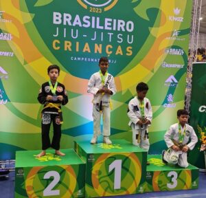 Leia mais sobre o artigo Atletas do ‘Manaus Olímpica’ conquistam 4 ouros e uma prata no primeiro dia do Brasileiro de Jiu-Jítsu