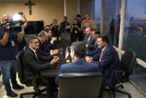 Leia mais sobre o artigo David Almeida retorna de Brasília com garantia de R$ 600 milhões em investimentos e apoio federal para atender famílias carentes