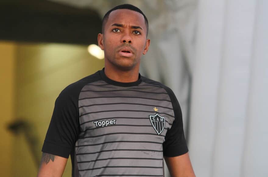 No momento, você está visualizando STJ nega pedido de amigo de Robinho para tradução de processo
