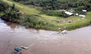 Leia mais sobre o artigo Saúde e FAB entregam remédios a comunidades ribeirinhas no Amazonas