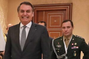 Leia mais sobre o artigo Ex-assessor de Jair Bolsonaro é preso em operação da PF