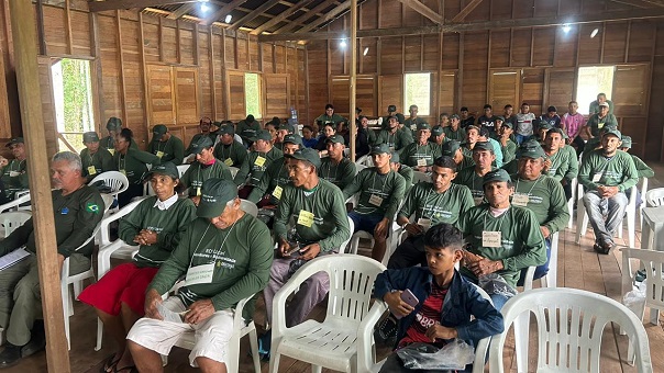 No momento, você está visualizando Monitores de tabuleiros de quelônios fazem curso de reciclagem