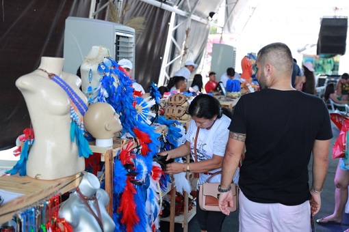 No momento, você está visualizando Parintins 2023: Acessórios valorizam a cultura, os artesãos e a economia local para o Festival Folclórico