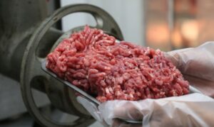 Leia mais sobre o artigo Preço alto leva brasileiro a reduzir consumo de proteínas