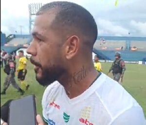 Leia mais sobre o artigo Atacante do Manaus, Hélio Paraíba cobra punição a árbitro após goleada
