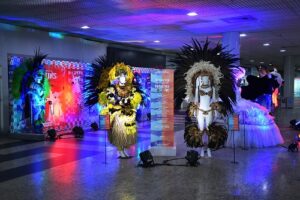 Leia mais sobre o artigo Exposição sobre Festival de Parintins encanta turistas no Aeroporto de Manaus