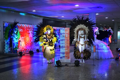 No momento, você está visualizando Exposição sobre Festival de Parintins encanta turistas no Aeroporto de Manaus