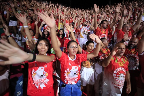 No momento, você está visualizando Garantido faz os ajustes finais para a primeira noite do festival e lota o Bumbódromo