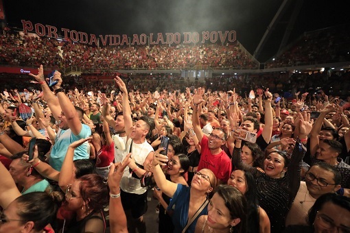 No momento, você está visualizando Festa dos Visitantes inédita no Bumbódromo é grande êxito e reinventa uma tradição do Festival de Parintins
