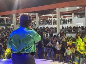 Leia mais sobre o artigo Casa de Praia recebe Elymar Santos