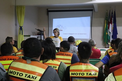 No momento, você está visualizando Parintins 2023: Mototaxistas participam de palestra sobre qualificação profissional e segurança no trânsito