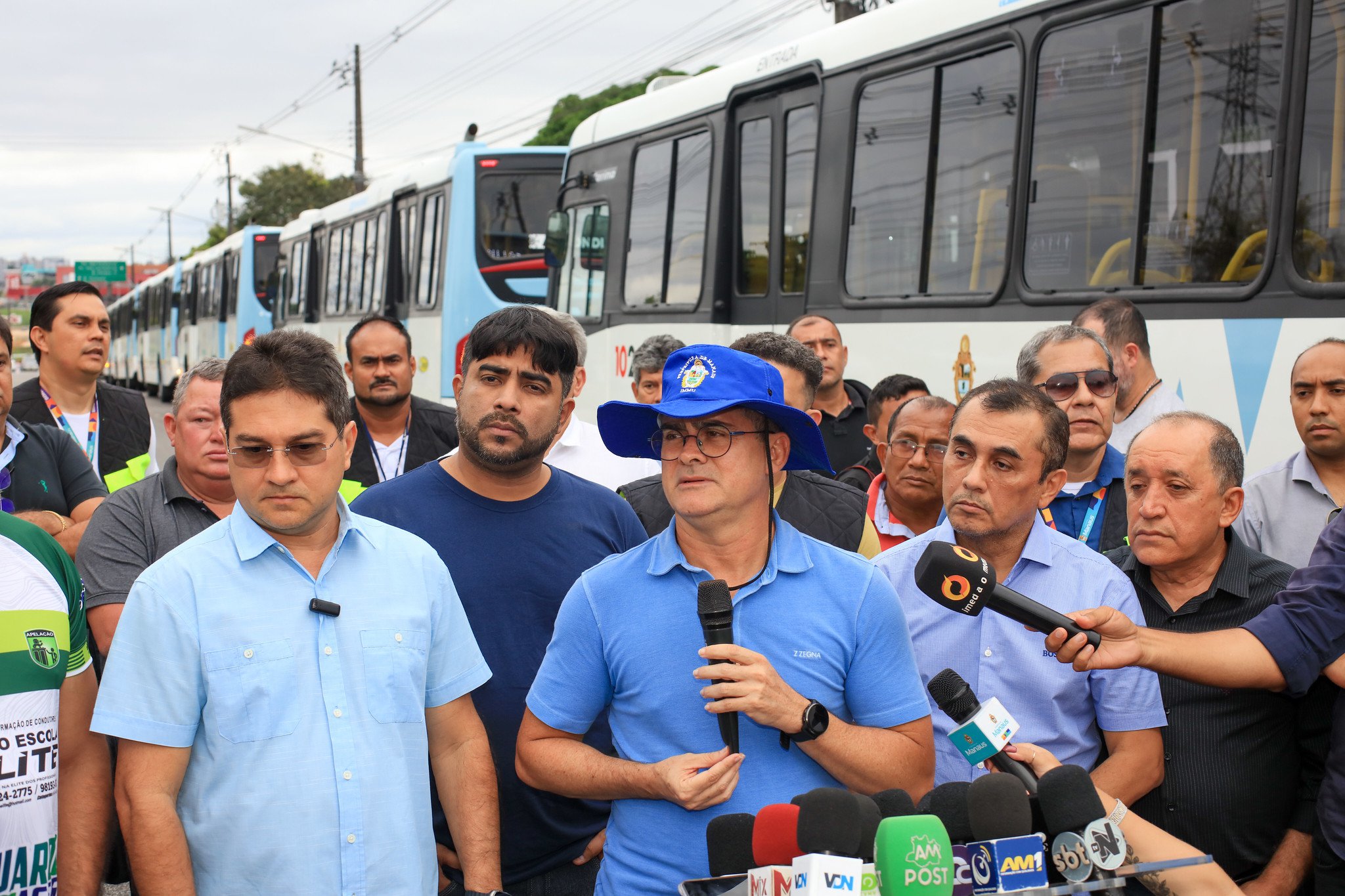 No momento, você está visualizando Prefeito entrega novos ônibus e frota renovada de veículos soma 272 em Manaus