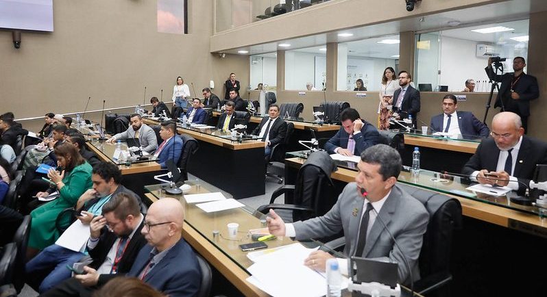 No momento, você está visualizando Reajuste salarial de 8% para professores da rede pública estadual é aprovado na Assembleia