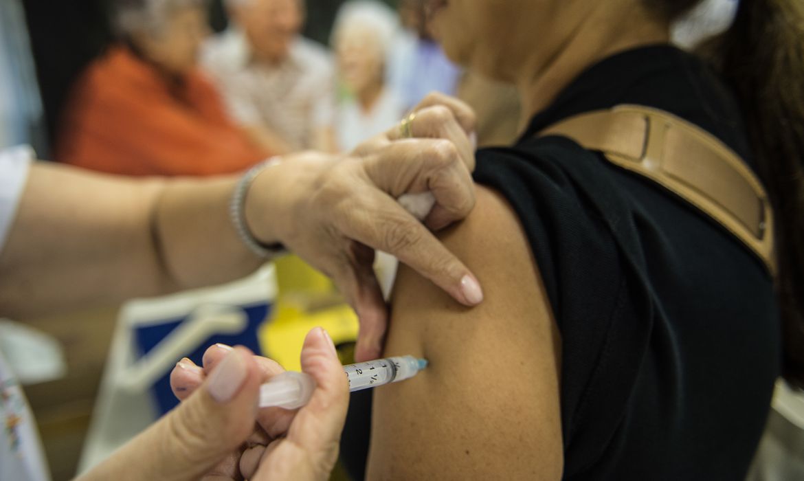 No momento, você está visualizando Baixa vacinação de idosos acende alerta para casos de gripe