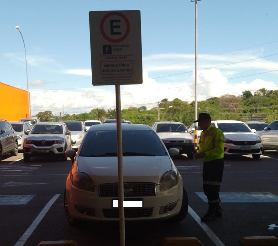 No momento, você está visualizando Fiscalização autua mais de 40 motoristas por uso irregular de ‘vagas especiais’ em Manaus