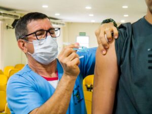 Leia mais sobre o artigo População terá 74 pontos da prefeitura para se vacinar contra Covid-19 esta semana