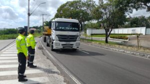 Leia mais sobre o artigo Prefeitura realiza fiscalização de carga pesada na avenida Efigênio Sales