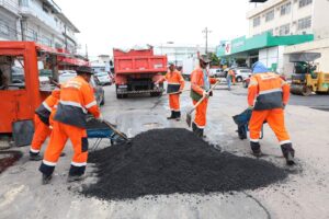 Leia mais sobre o artigo Prefeitura de Manaus intensifica serviços de recuperação asfáltica no Centro