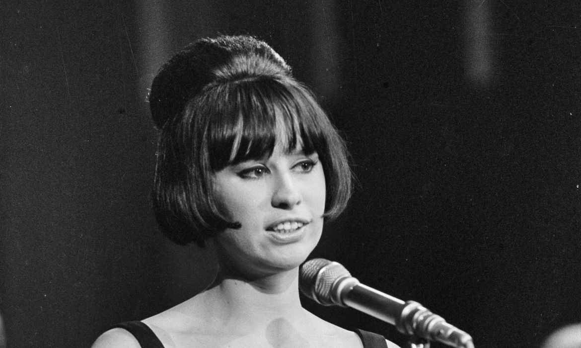 No momento, você está visualizando Cantora Astrud Gilberto morre aos 83 anos